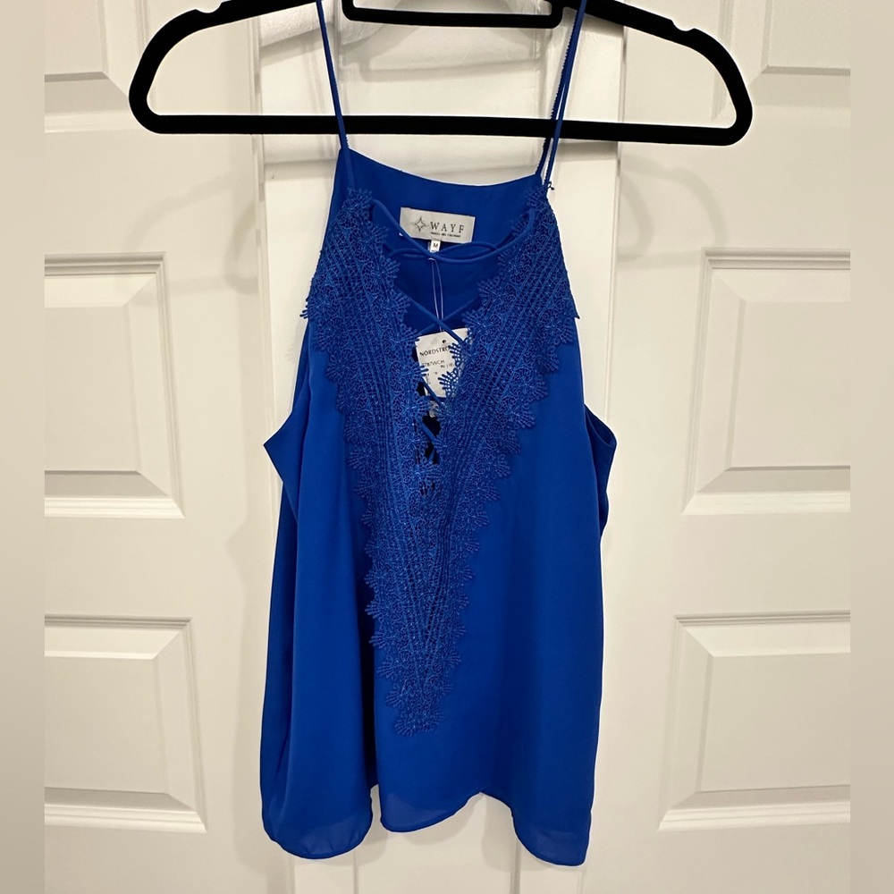 Low V neck top